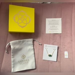 Kendra Scott Gold Elise Pendant Necklace in Emerald Cat’s Eye